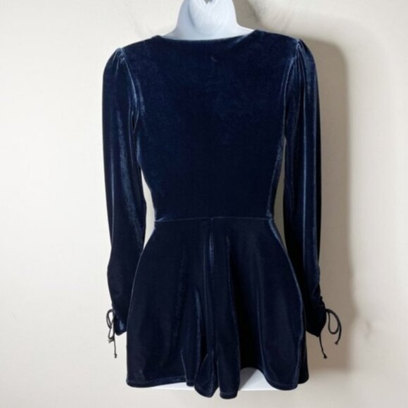 URBAN OUTFITTERS- Surplice Velvet Romper Skort Jumper in Indigo- M - Picture 15 of 16